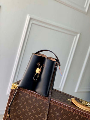 LV M13843 Louis Vuitton Bloom PM Calfskin leather Handbag Black - Default Title - View 1
