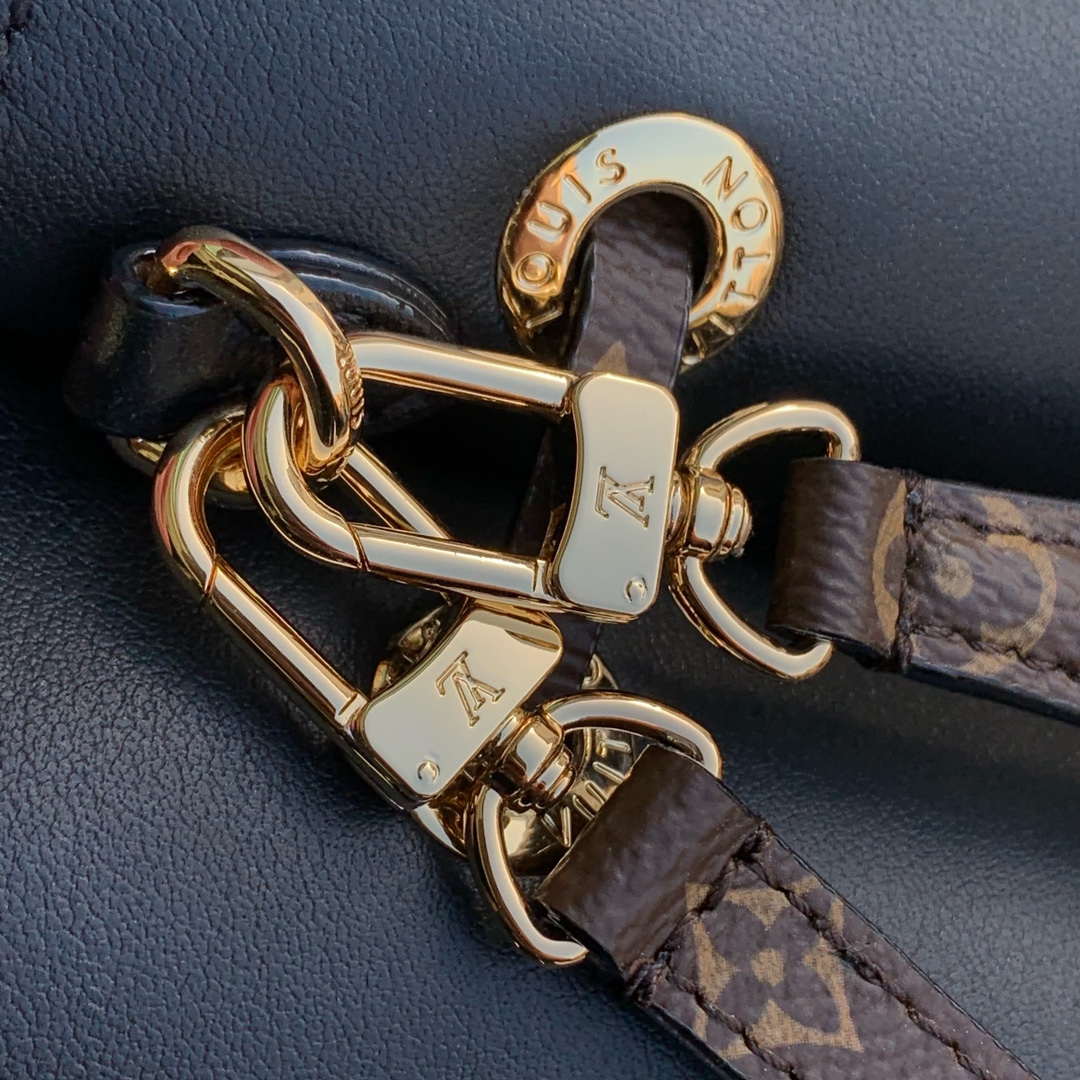 LV M13843 Louis Vuitton Bloom PM Calfskin leather Handbag Black - Default Title - View 5