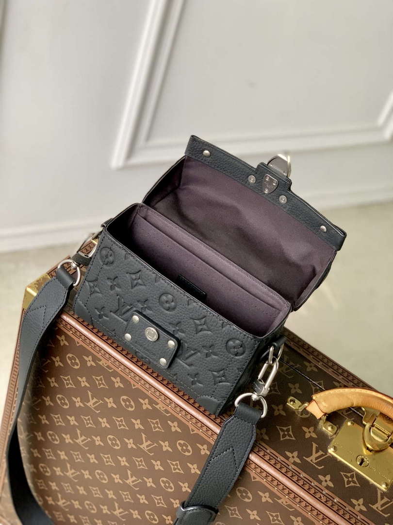 LV M13871 Louis Vuitton Soul Trunk Black