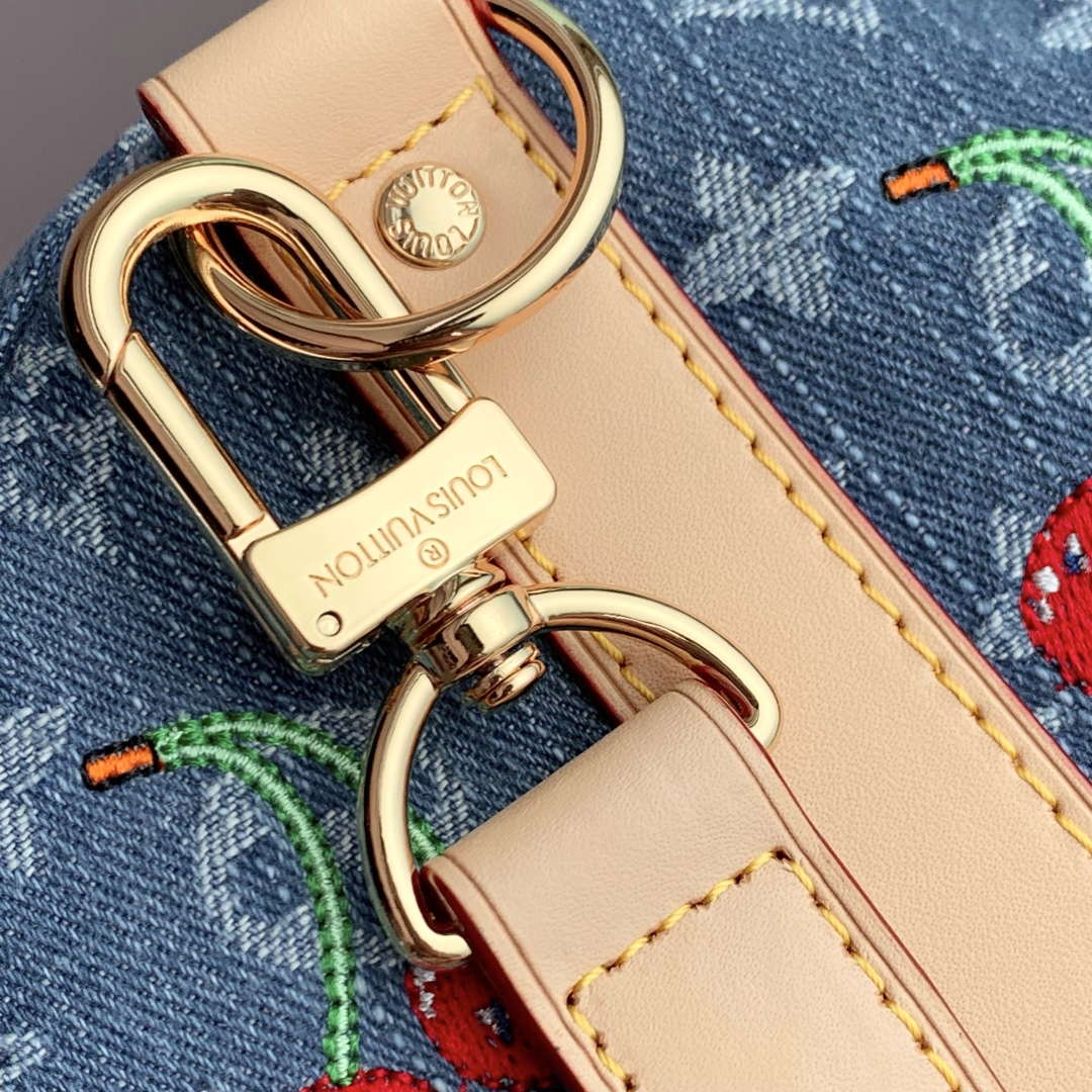LV M13875 Louis Vuitton LV x TM Keepall Bandouliere 45 Bag