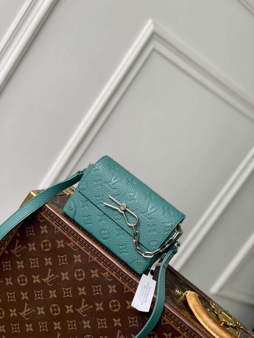 LV M13889 Louis Vuitton Steamer Wearable Wallet Misty Lake Green