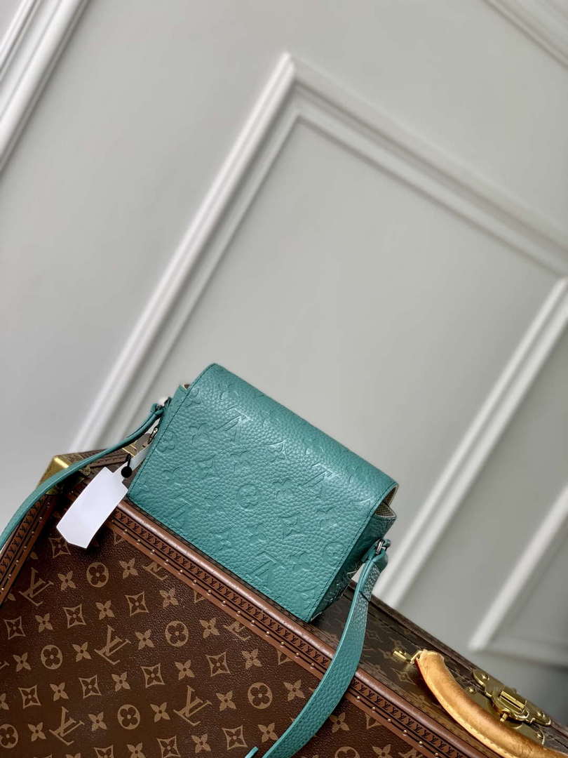 LV M13889 Louis Vuitton Steamer Wearable Wallet Misty Lake Green