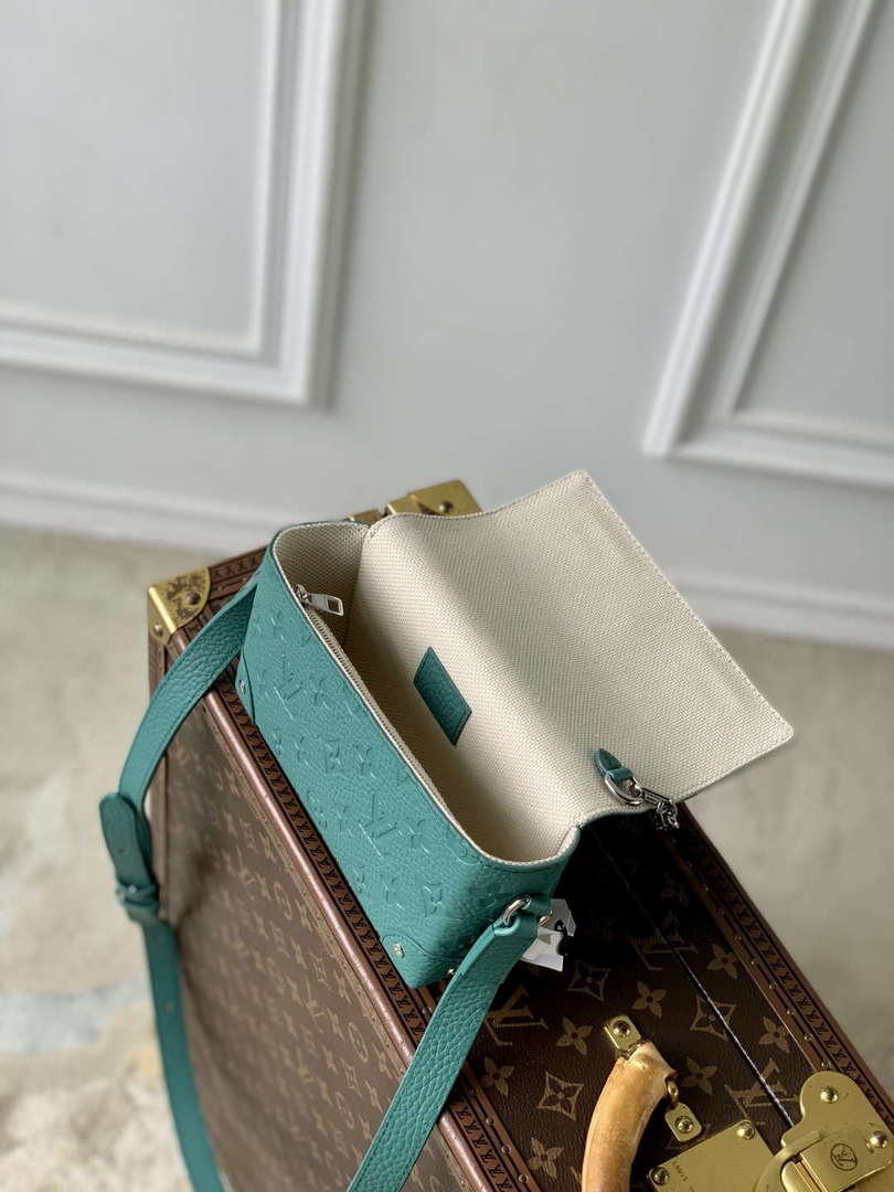 LV M13889 Louis Vuitton Steamer Wearable Wallet Misty Lake Green