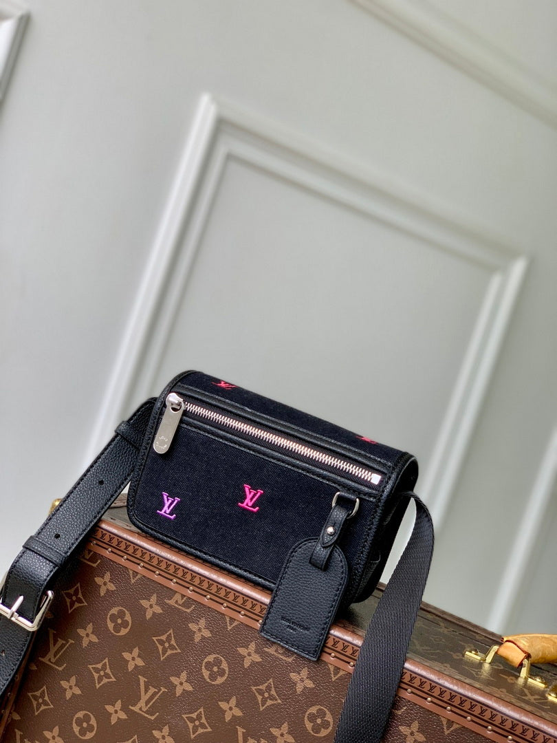 LV M13963 Louis Vuitton Bosphore Wearable Wallet Black