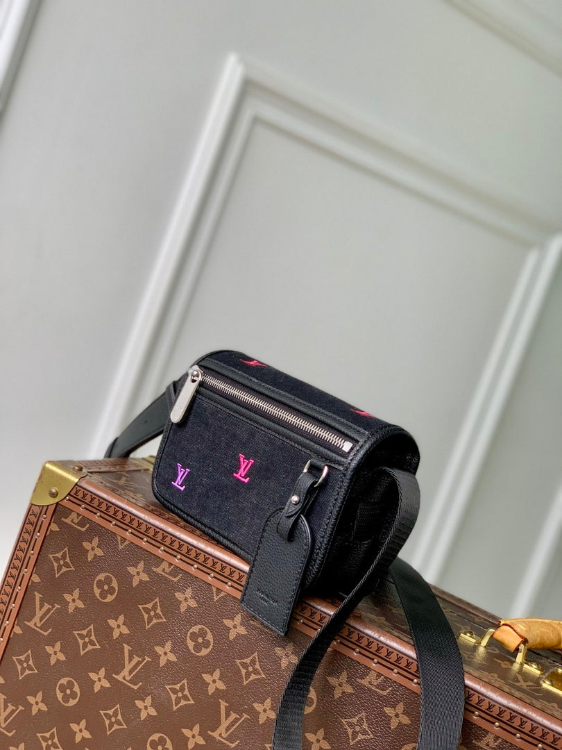 LV M13963 Louis Vuitton Bosphore Wearable Wallet Black