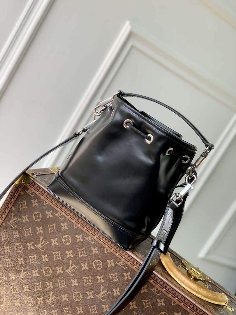 LV M13985 Louis Vuitton No¨¦ Cargo Small Bucket-style Bag Black