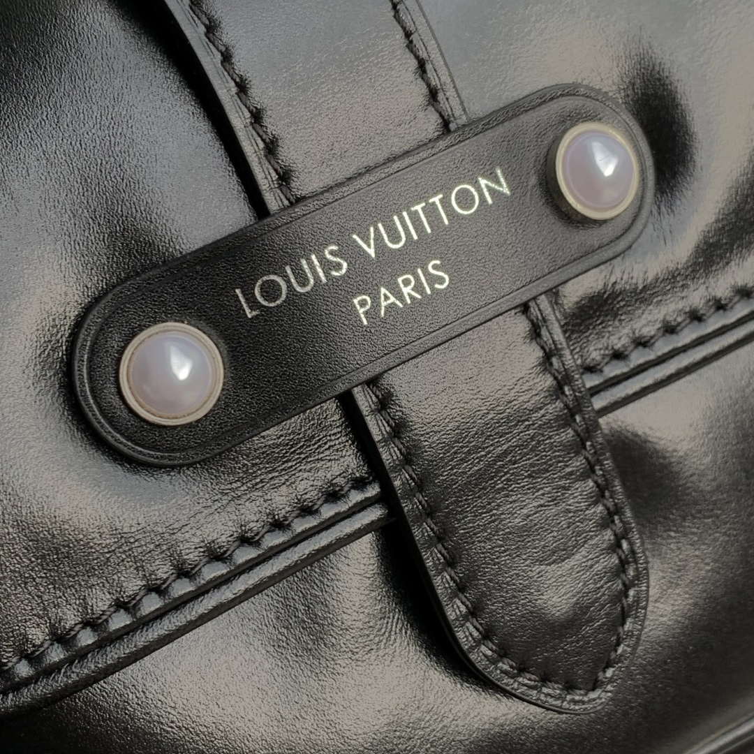 LV M13989 Louis Vuitton Cargo Wearable Wallet Black
