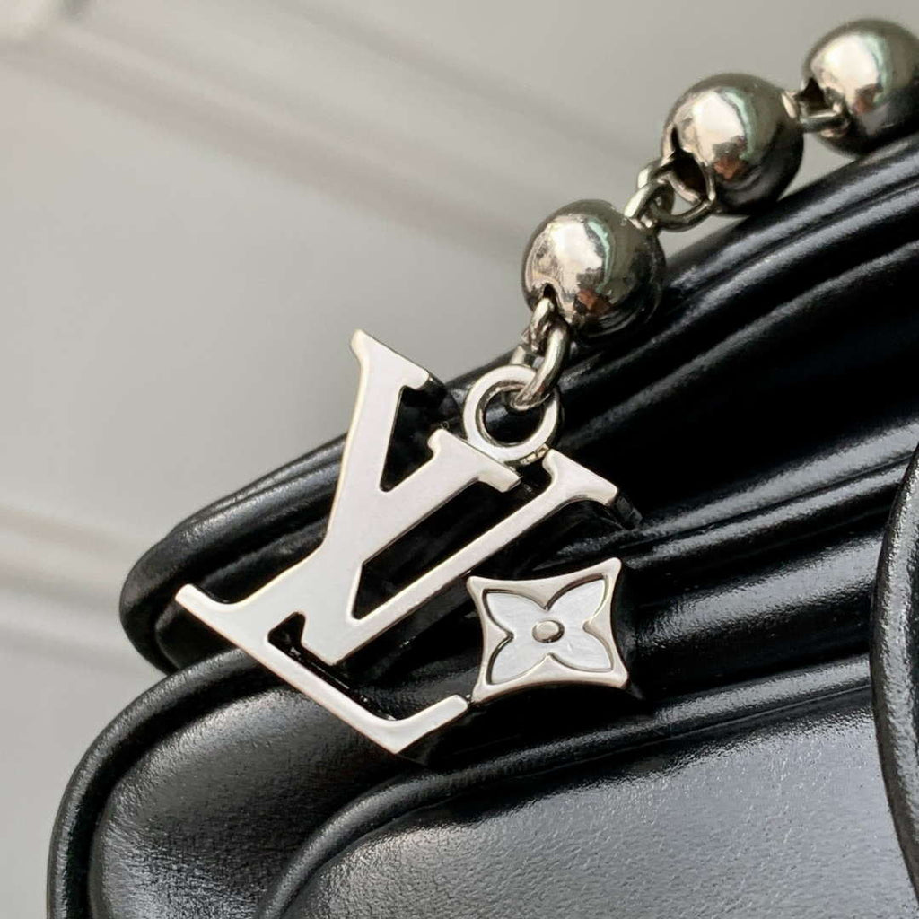 LV M13989 Louis Vuitton Cargo Wearable Wallet Black