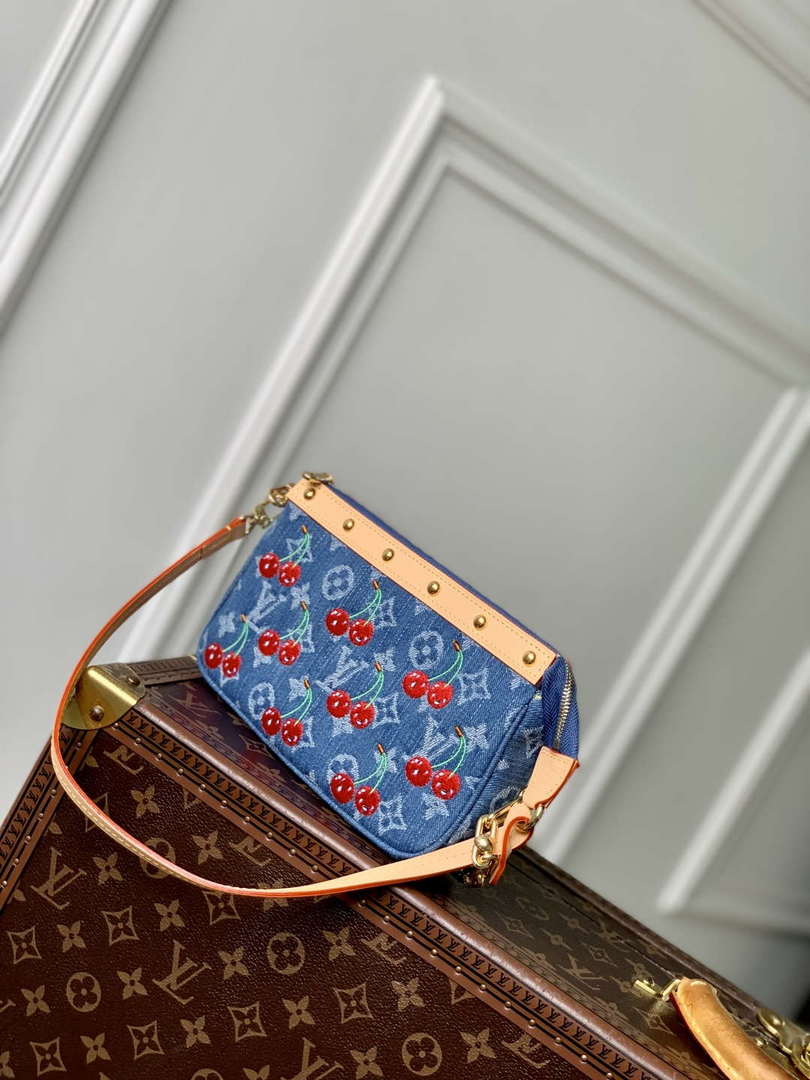 LV M13994 Louis Vuitton LV x TM Pochette Accessoires