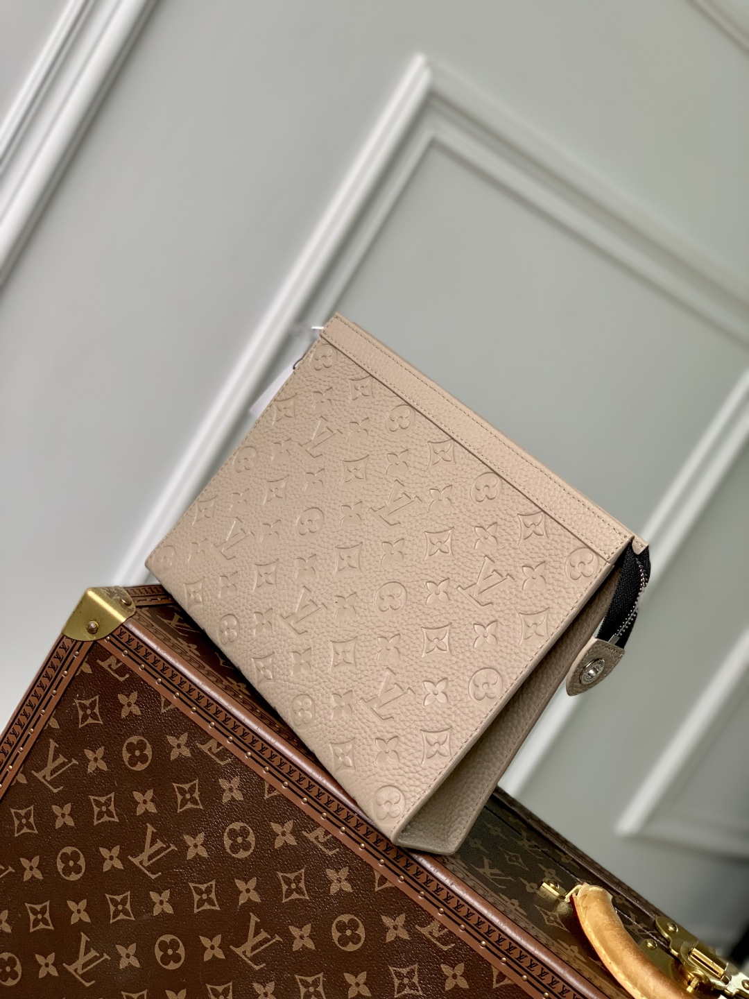 LV M13666 Louis Vuitton Pochette Voyage MM Bag Brown
