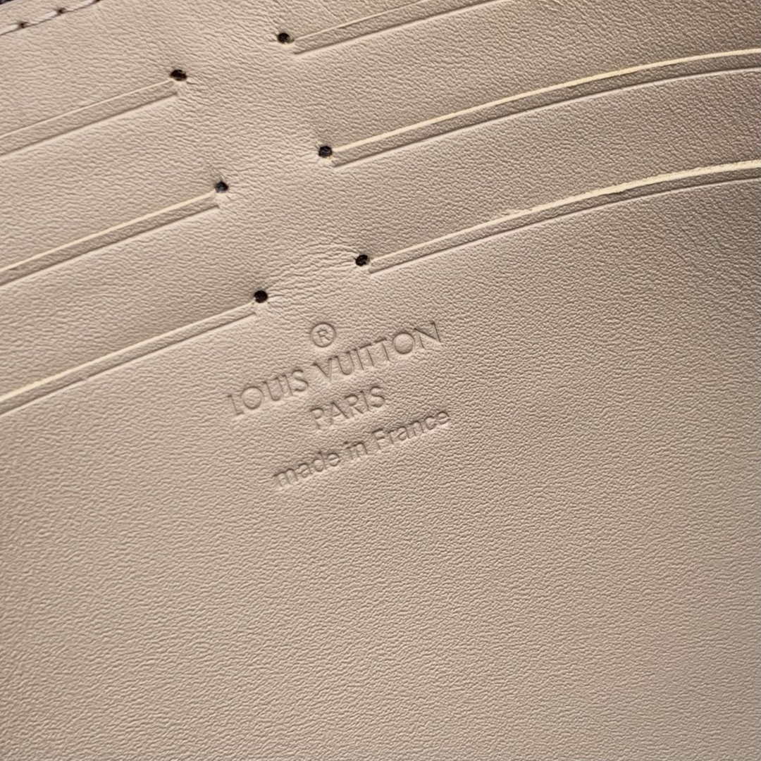 LV M13666 Louis Vuitton Pochette Voyage MM Bag Brown