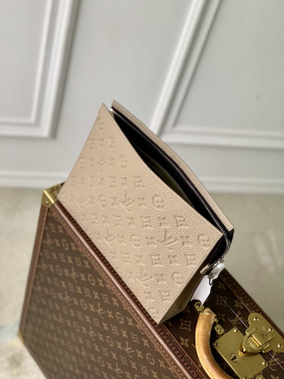 LV M13666 Louis Vuitton Pochette Voyage MM Bag Brown