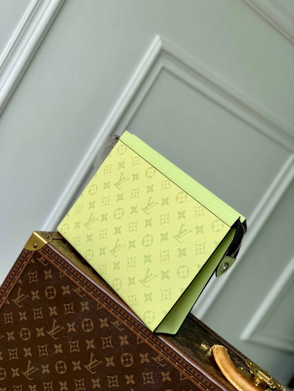LV M14011 Louis Vuitton Pochette Voyage MM Bag Lemon Green
