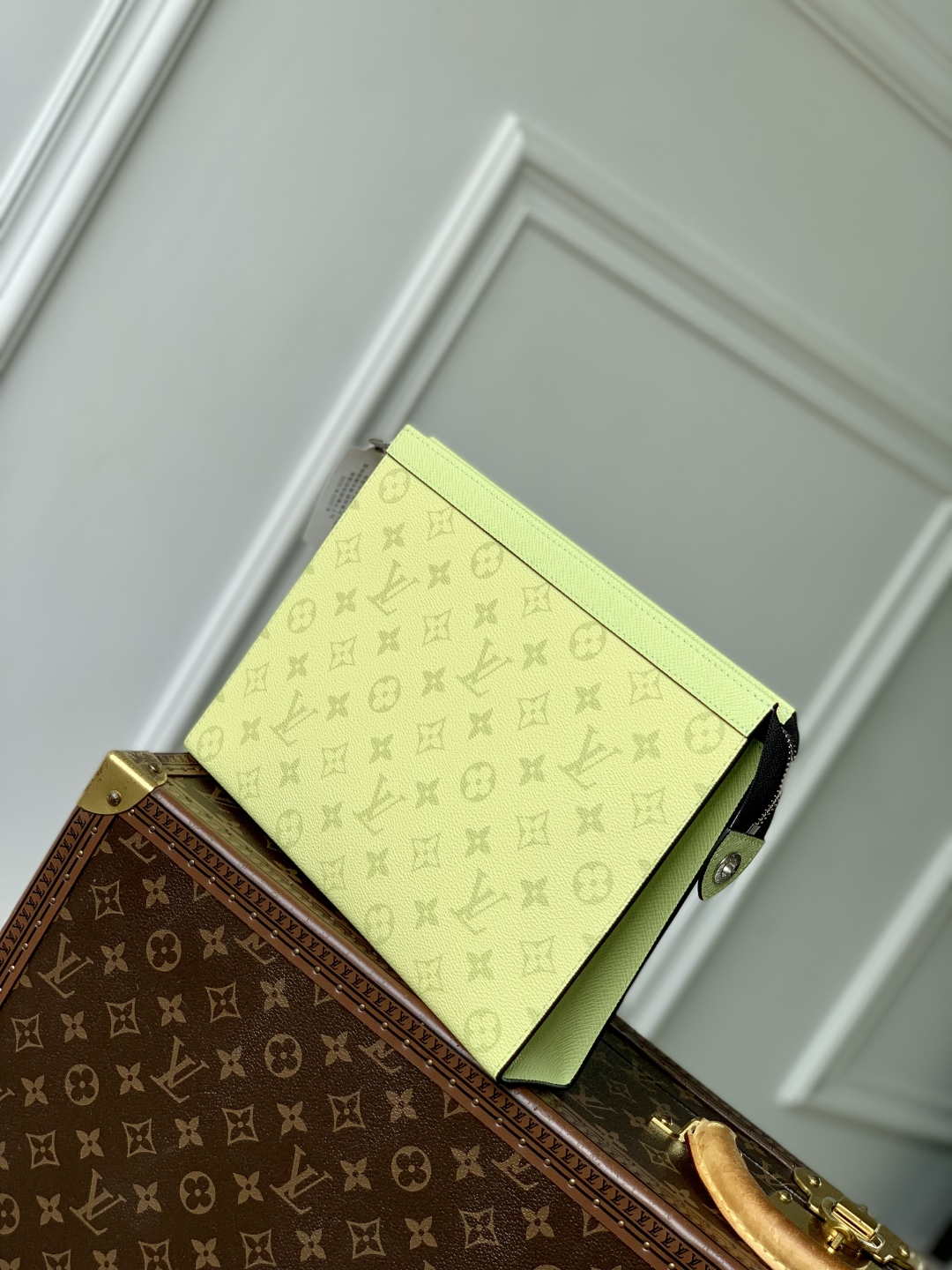 LV M14011 Louis Vuitton Pochette Voyage MM Bag Lemon Green - Default Title - View 2