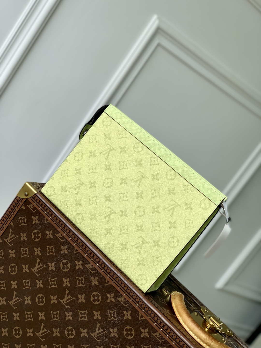 LV M14011 Louis Vuitton Pochette Voyage MM Bag Lemon Green - Default Title - View 3