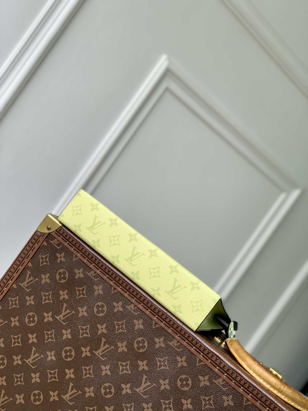 LV M14011 Louis Vuitton Pochette Voyage MM Bag Lemon Green - Default Title - View 4