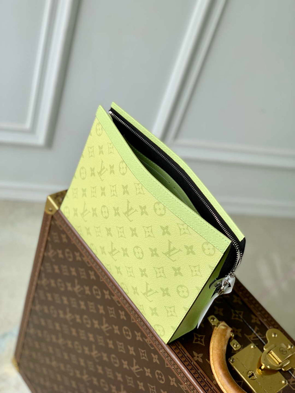 LV M14011 Louis Vuitton Pochette Voyage MM Bag Lemon Green
