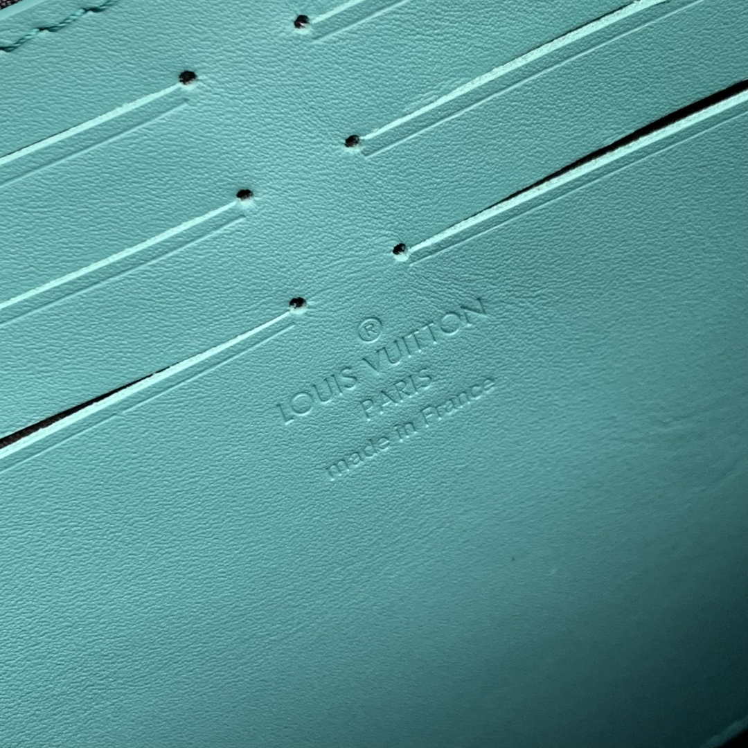 LV M13666 Louis Vuitton Pochette Voyage MM Bag new Green