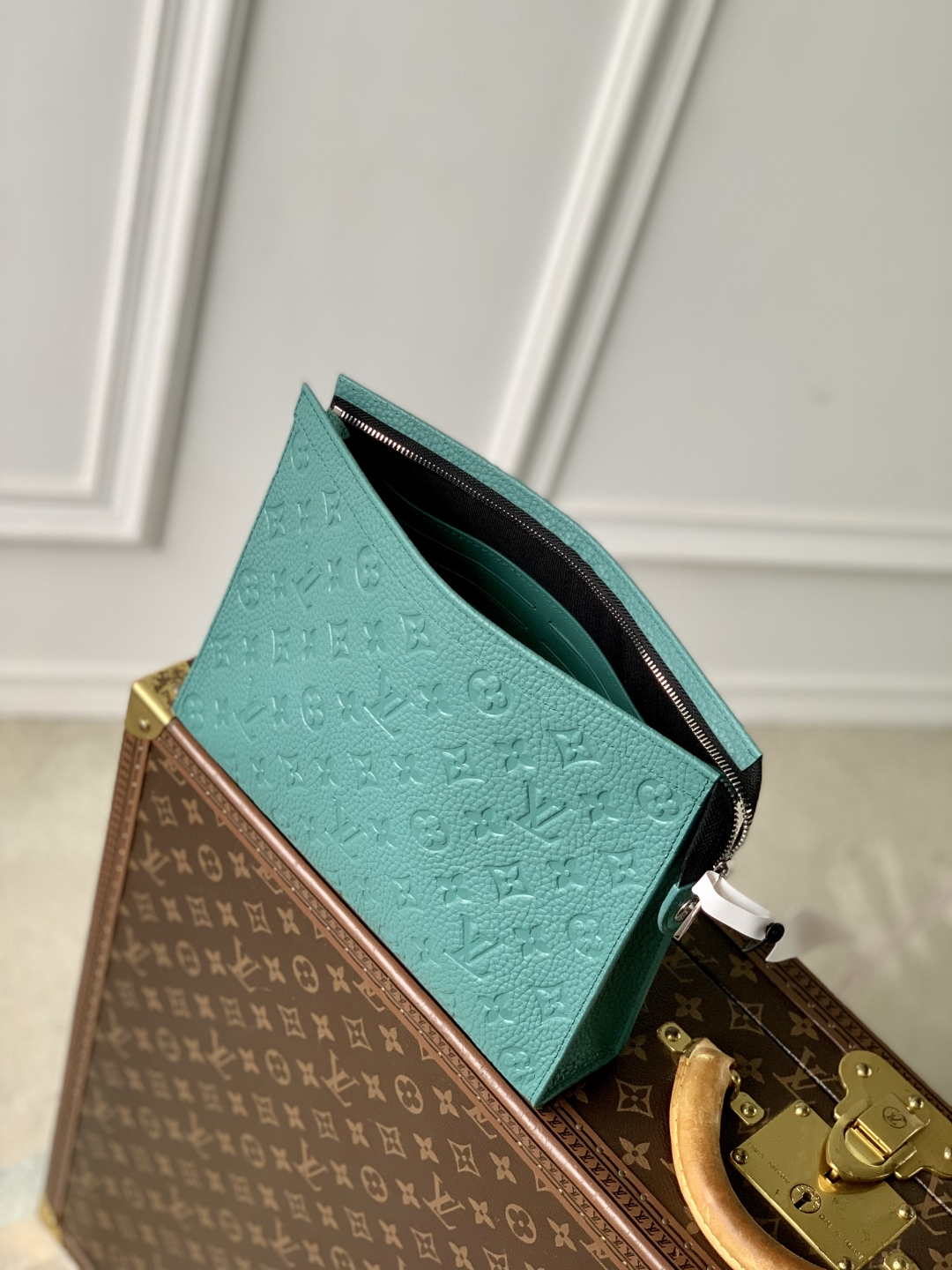 LV M13666 Louis Vuitton Pochette Voyage MM Bag new Green