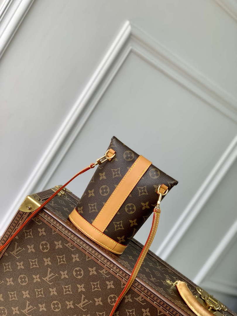 LV M14056 Louis Vuitton Envelope Pouch Bag Monogram