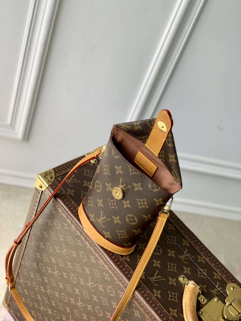 LV M14056 Louis Vuitton Envelope Pouch Bag Monogram