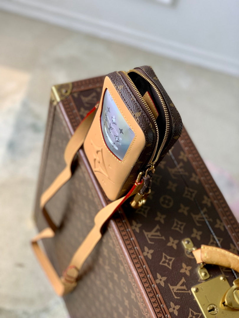 LV M14063 Louis Vuitton Music Player Wearable Wallet