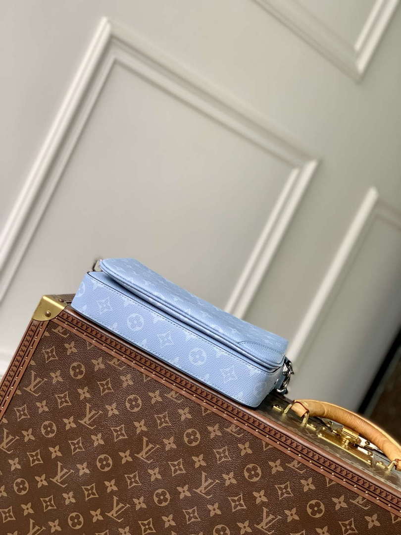 LV M14069 Louis Vuitton Trio Messenger Sky Blue