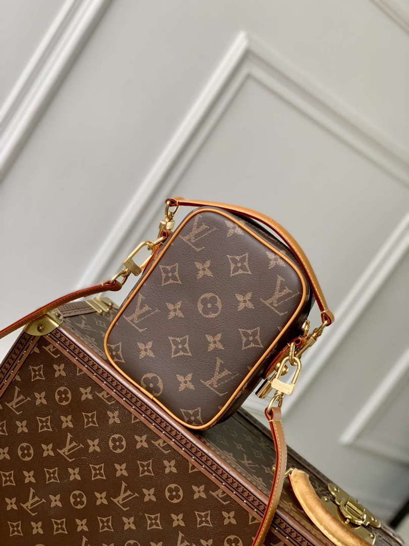 LV M14106 Louis Vuitton Danube Cross-body Bag Monogram