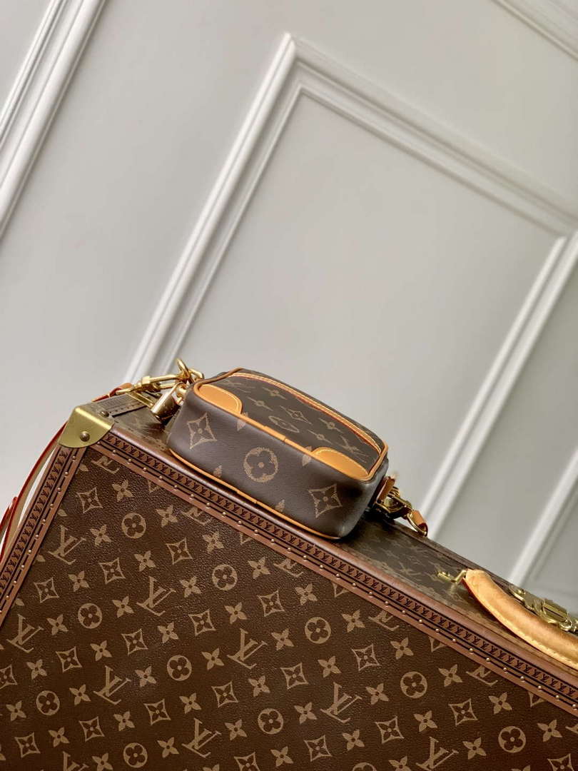 LV M14106 Louis Vuitton Danube Cross-body Bag Monogram