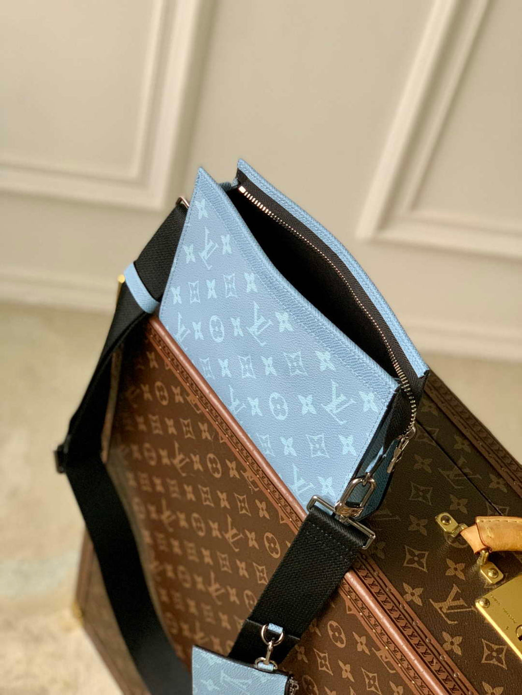 LV M14114 Louis Vuitton Gaston Wearable Wallet Sky Blue