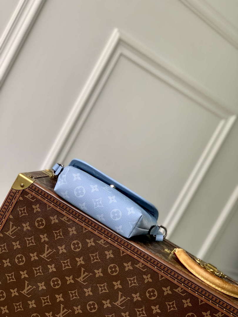 LV M14116 Louis Vuitton Pulse Wearable Wallet Sky Blue - Default Title - View 4