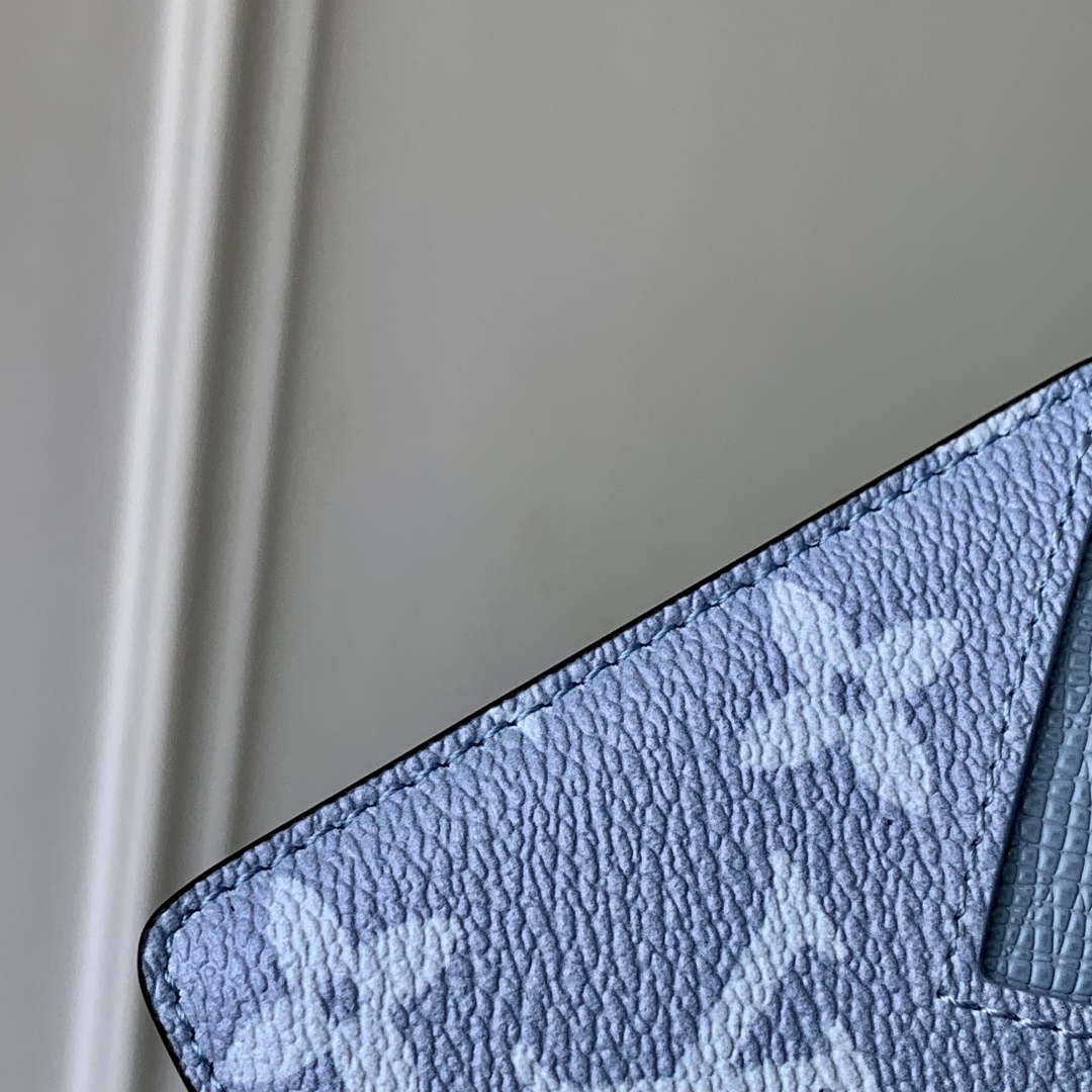 LV M14119 Louis Vuitton Porte-Cartes Magnet Sky Blue