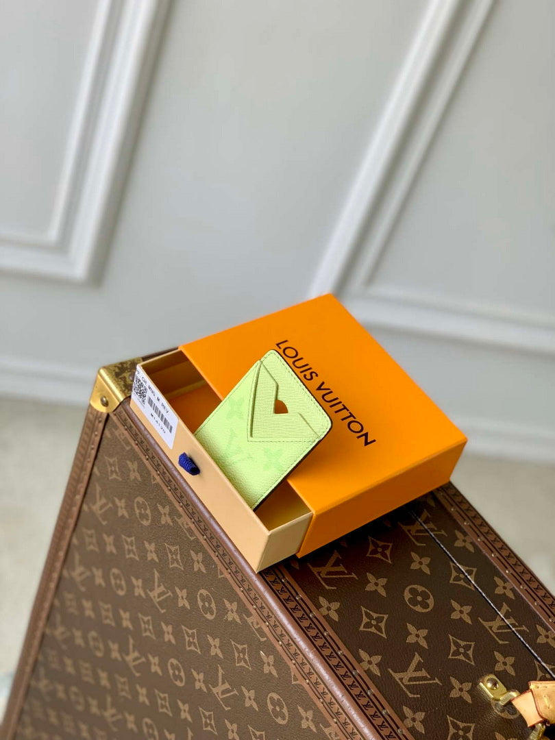 LV M14120 Louis Vuitton Porte-Cartes Magnet Lemon Yellow