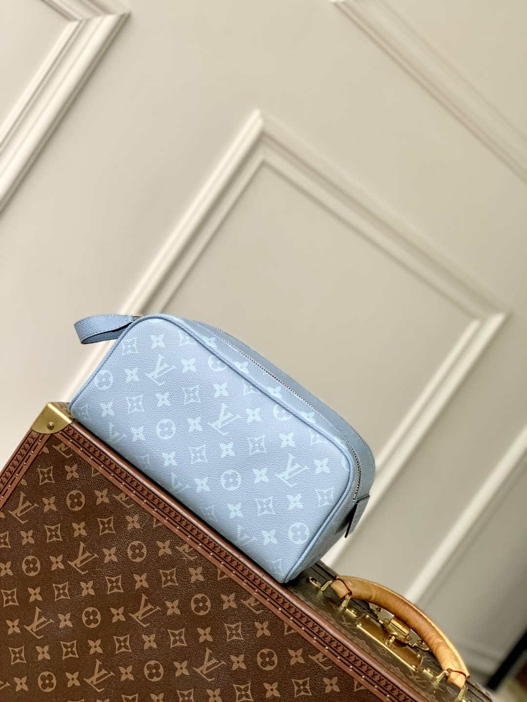 LV M14125 Louis Vuitton Dopp Kit Taigarama Blue
