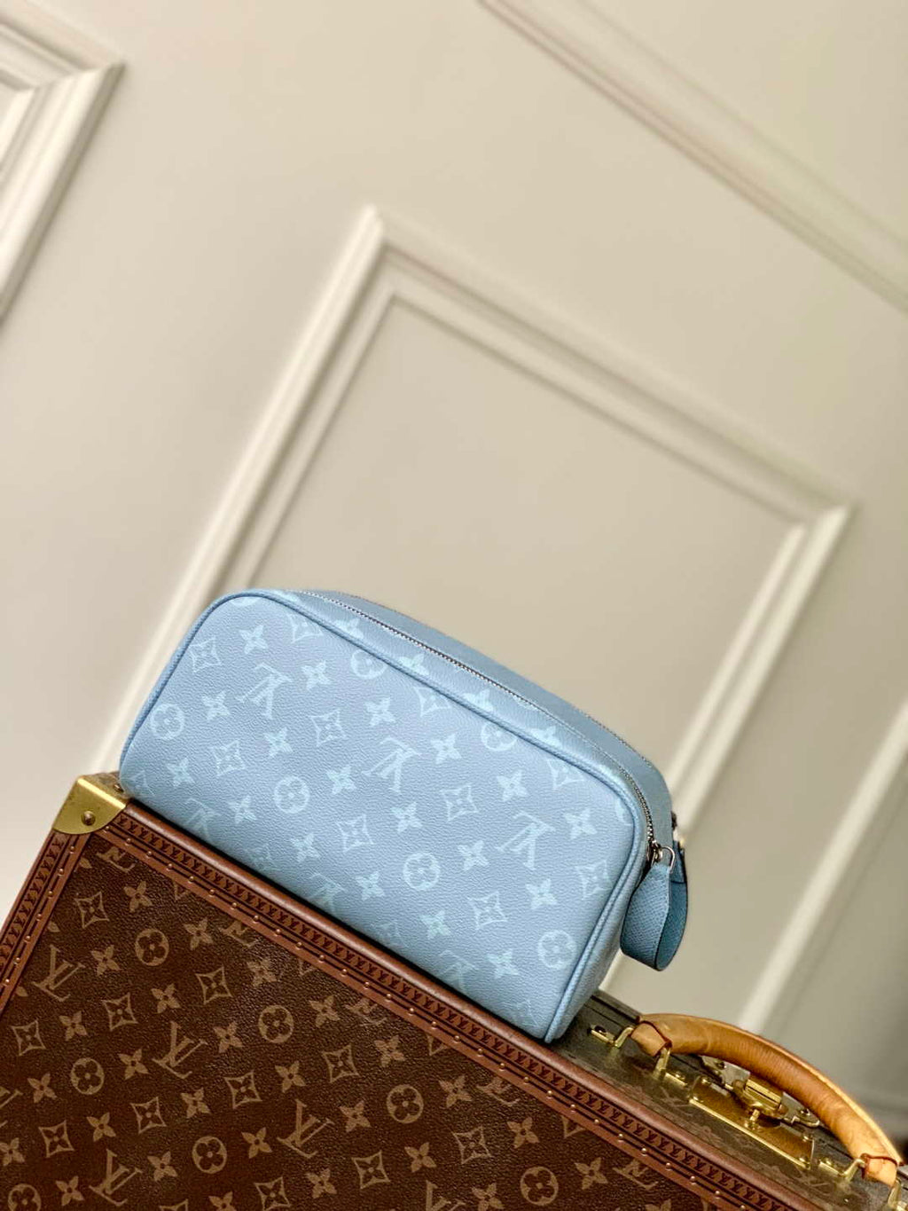 LV M14125 Louis Vuitton Dopp Kit Taigarama Blue