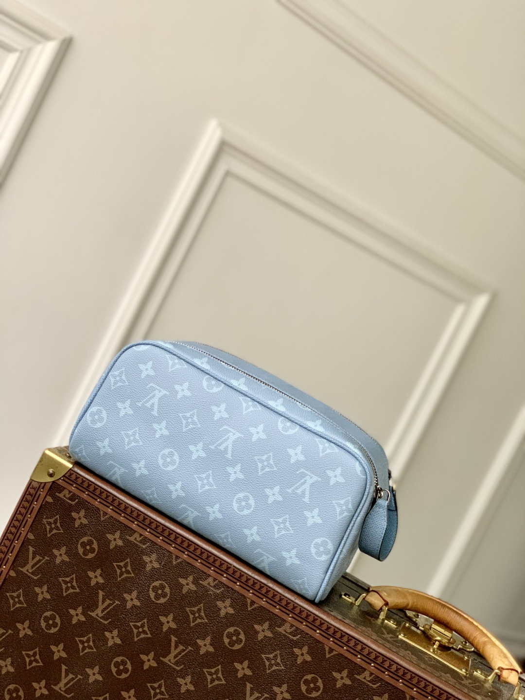 LV M14125 Louis Vuitton Dopp Kit Taigarama Blue