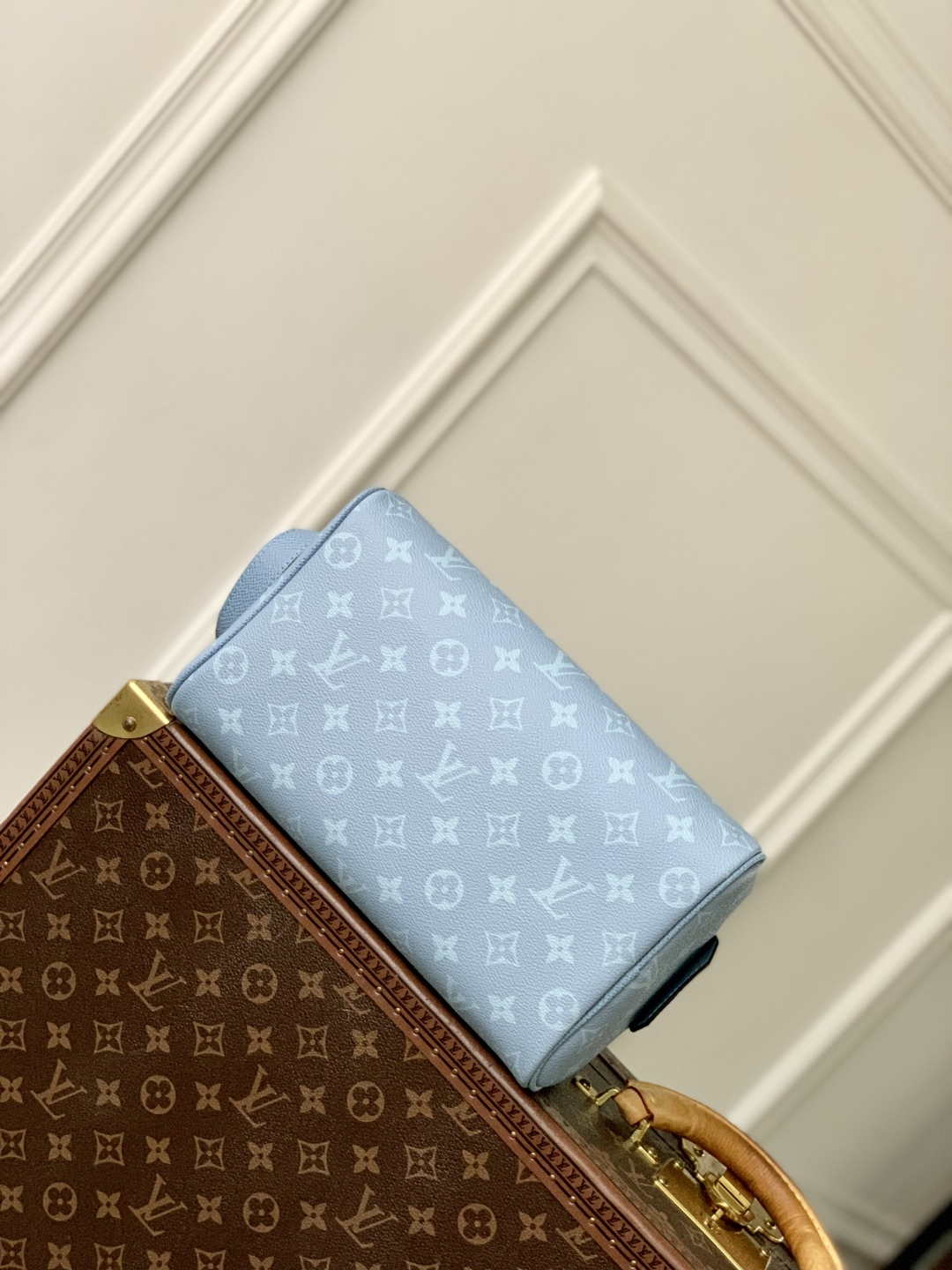 LV M14125 Louis Vuitton Dopp Kit Taigarama Blue