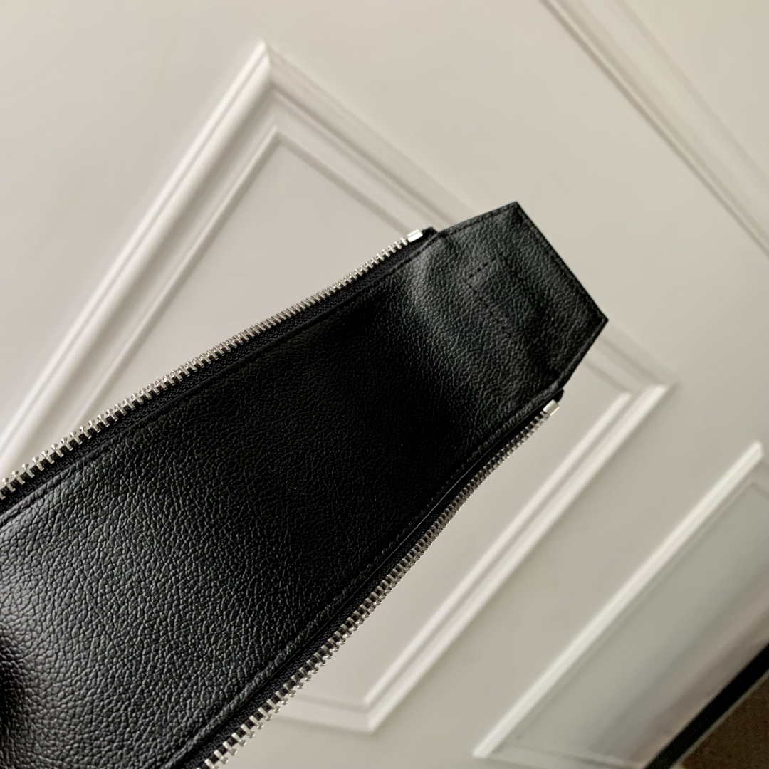 LV M14125 Louis Vuitton Dopp Kit Taigarama Blue