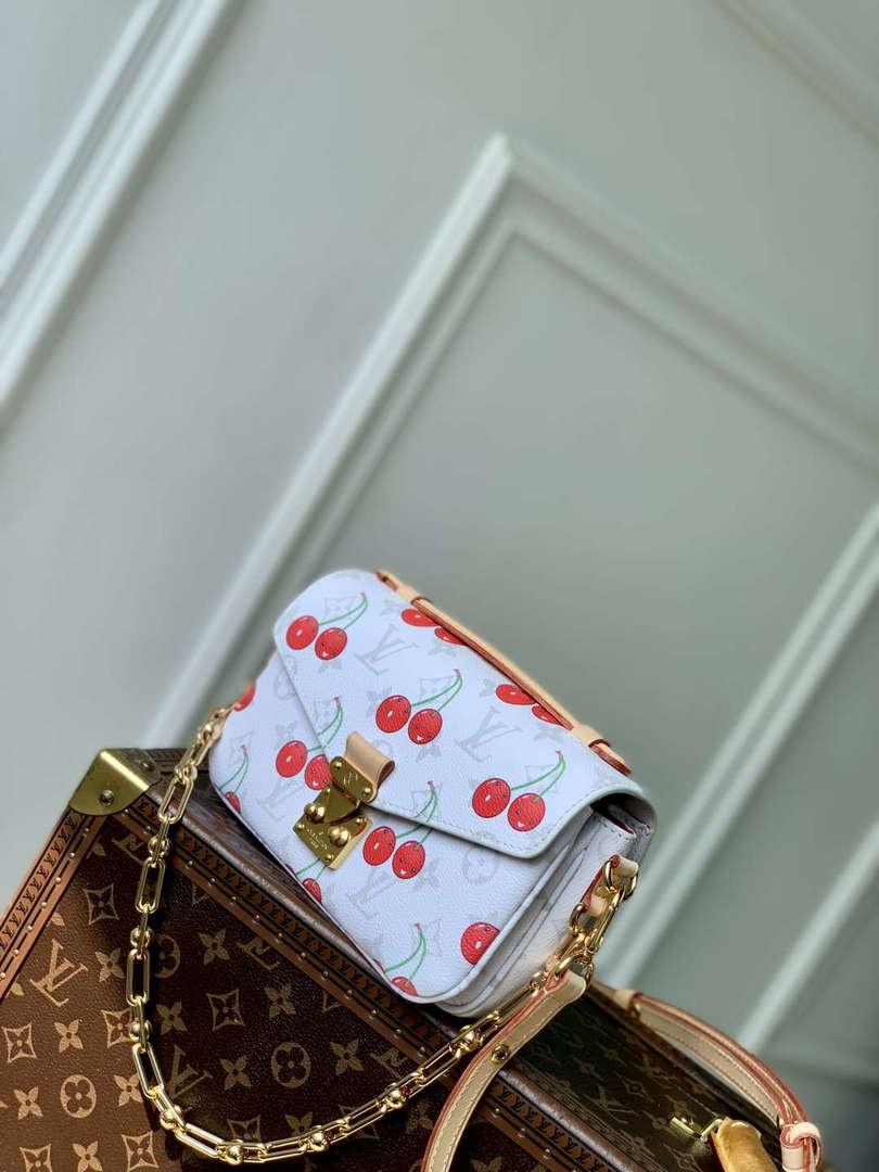 LV M14231 Louis Vuitton LV x TM Pochette M¨¦tis East West