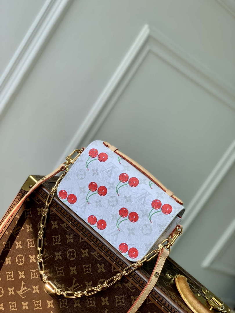 LV M14231 Louis Vuitton LV x TM Pochette M¨¦tis East West