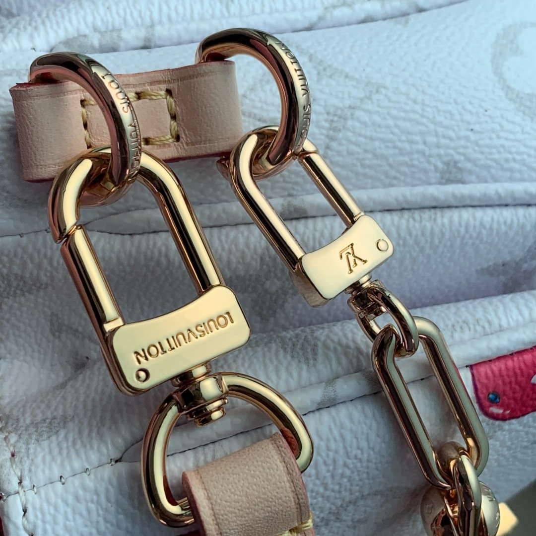 LV M14231 Louis Vuitton LV x TM Pochette M¨¦tis East West