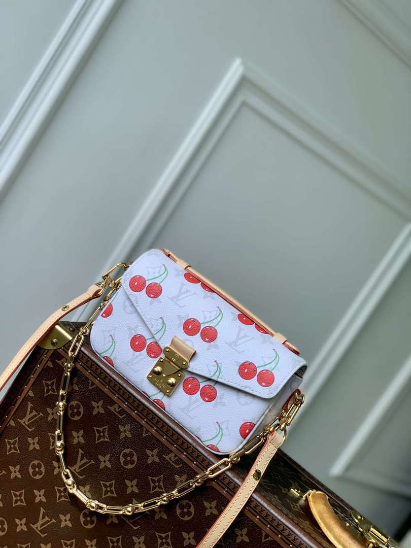 LV M14231 Louis Vuitton LV x TM Pochette M¨¦tis East West