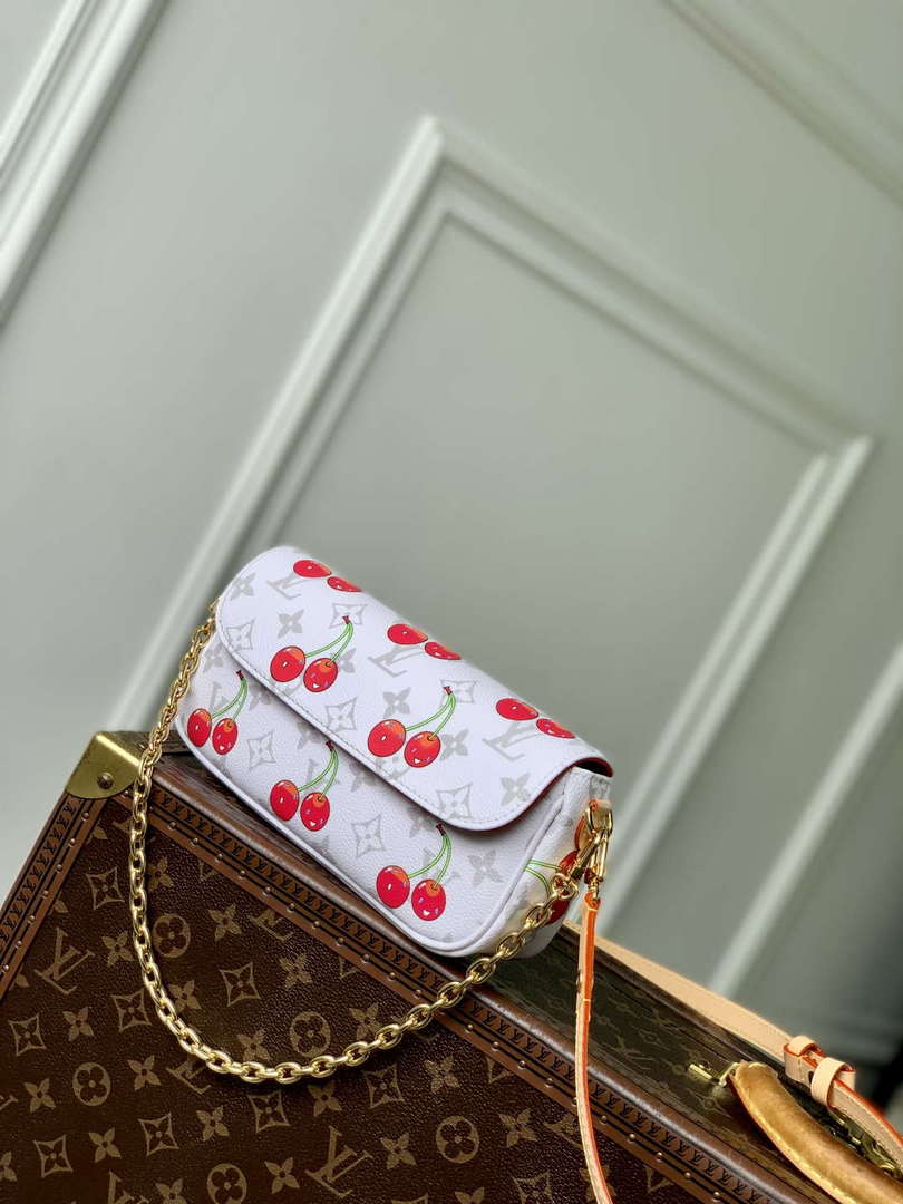 LV M14239 Louis Vuitton LV x TM Wallet On Chain Ivy Bag