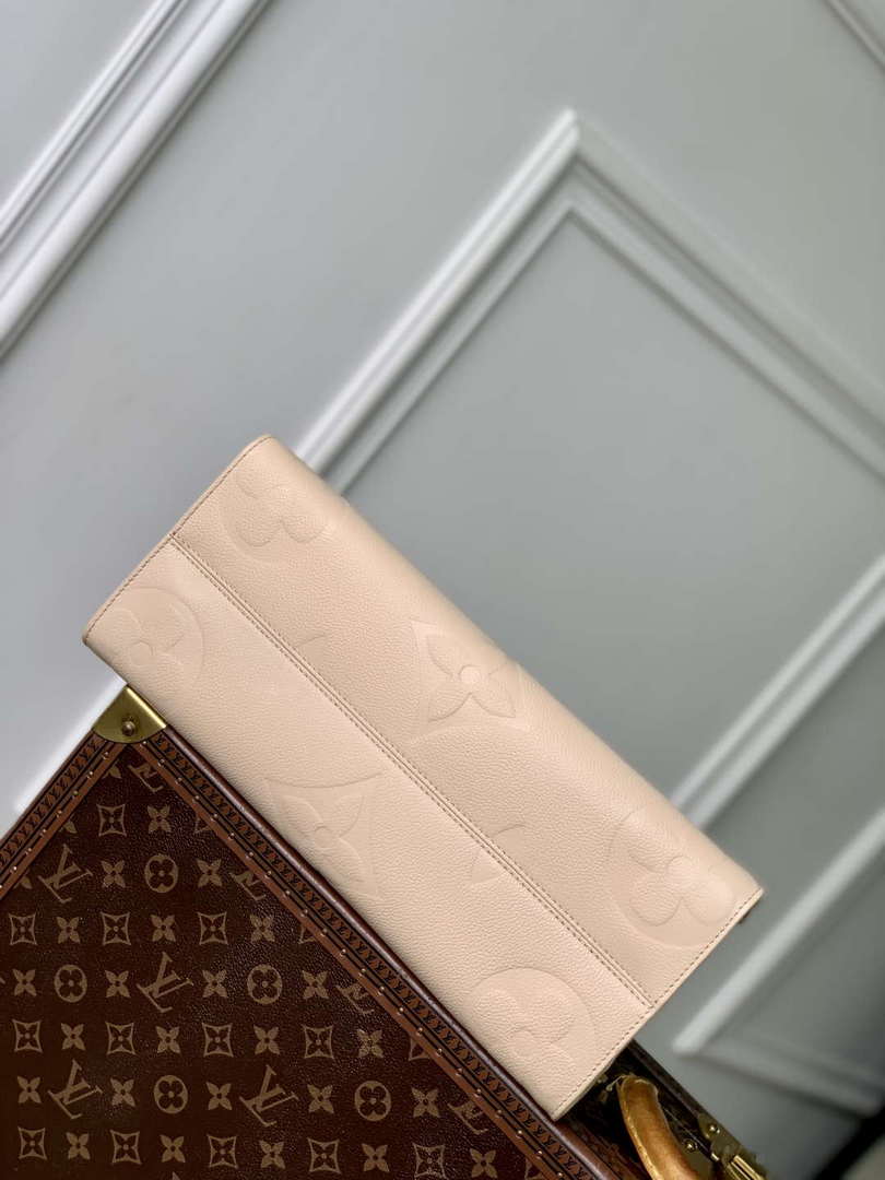 LV M14255 Louis Vuitton OnTheGo MM Bag Sand