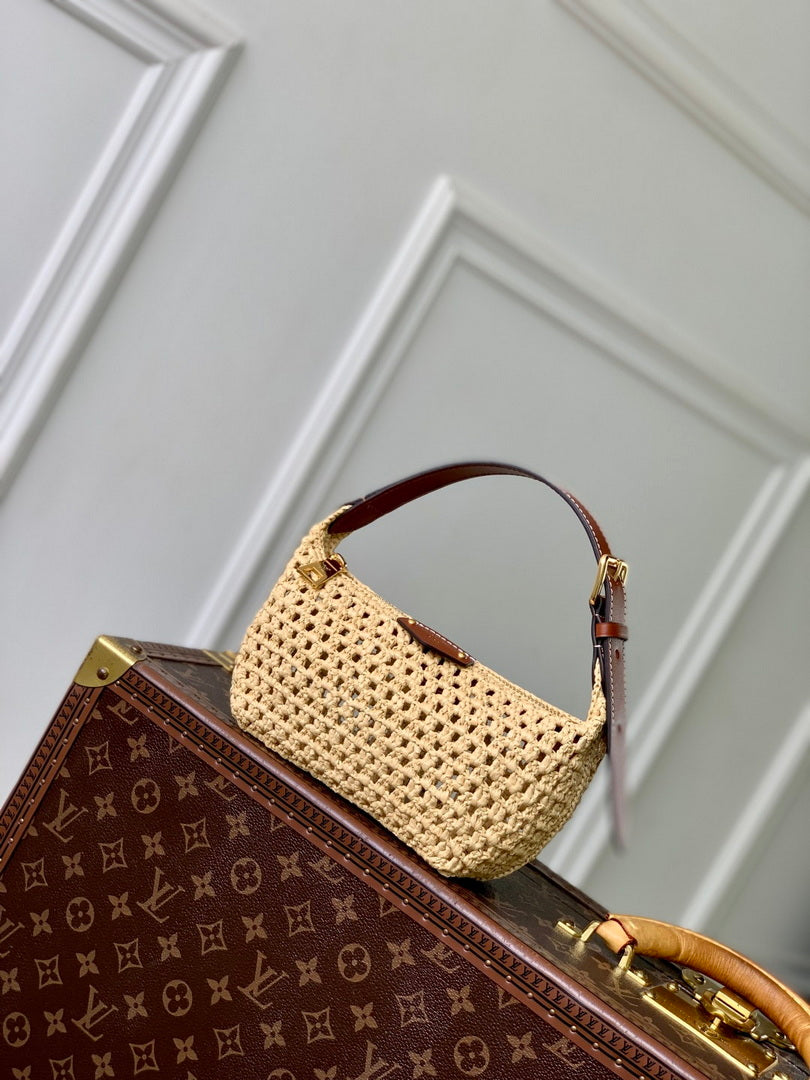 LV M14304 Louis Vuitton Hills Pochette Bag Natural Tan