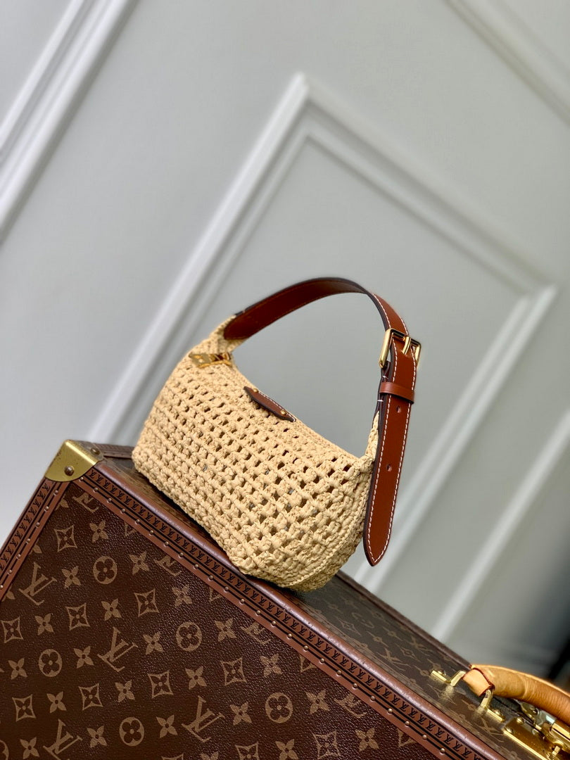 LV M14304 Louis Vuitton Hills Pochette Bag Natural Tan