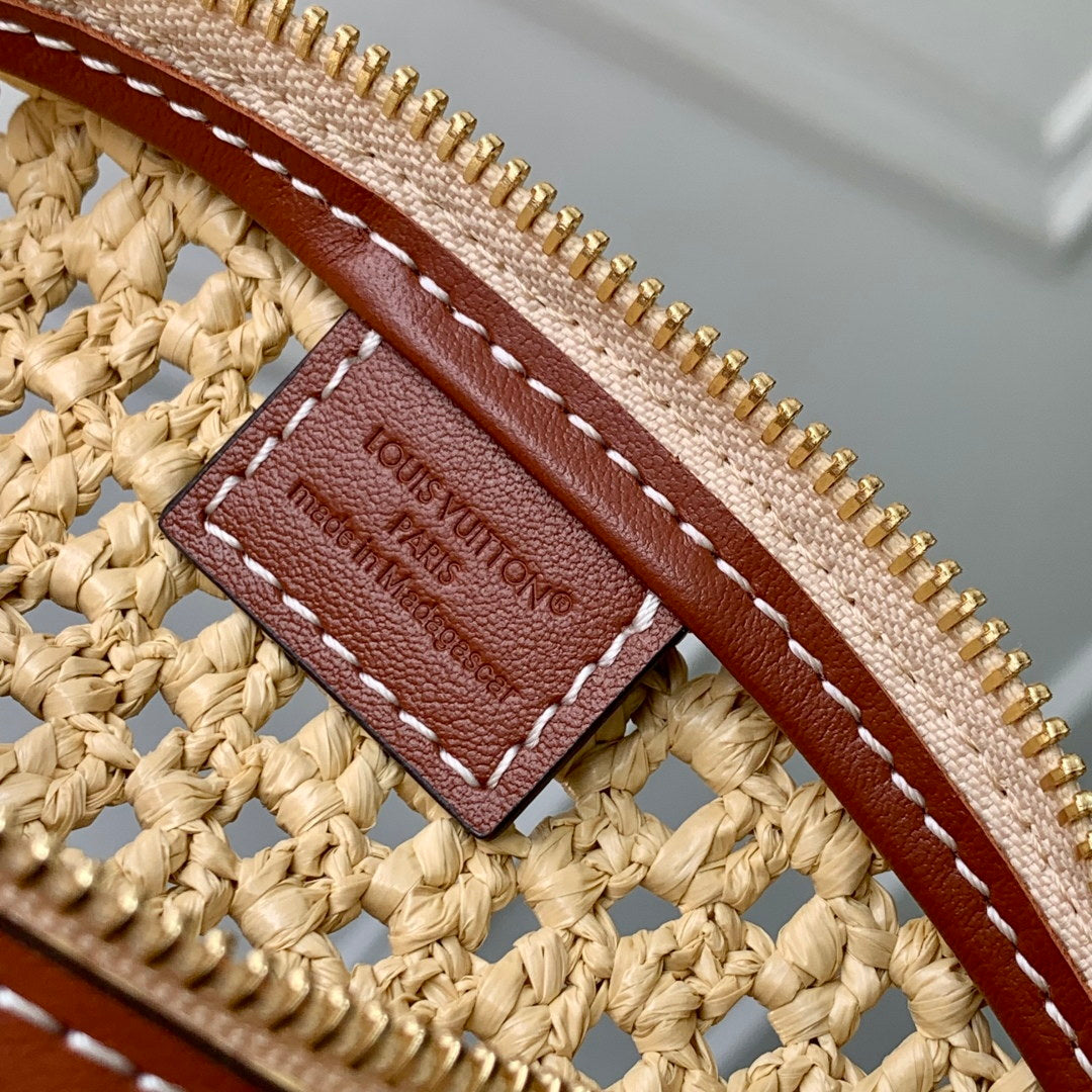 LV M14304 Louis Vuitton Hills Pochette Bag Natural Tan