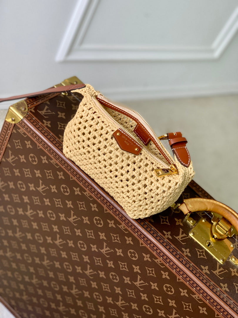 LV M14304 Louis Vuitton Hills Pochette Bag Natural Tan