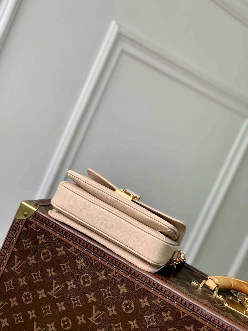 LV M14322 Louis Vuitton Pochette M¨¦tis East West Bag Sand