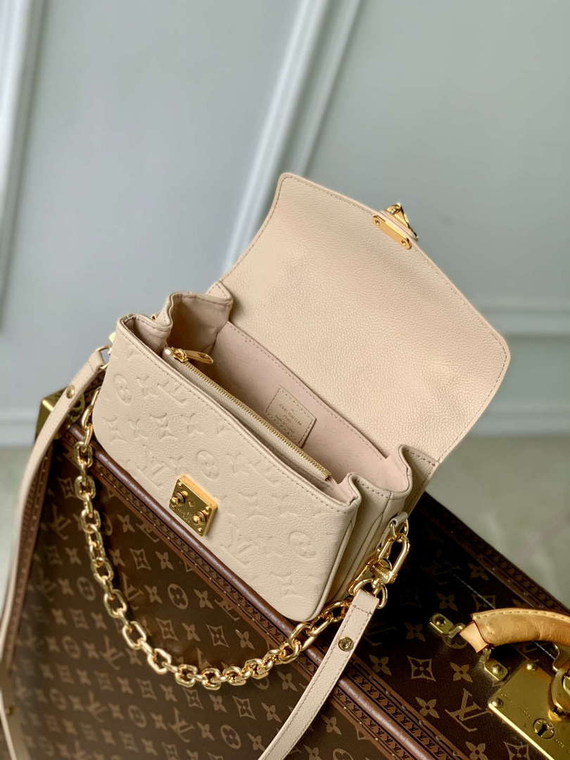 LV M14322 Louis Vuitton Pochette M¨¦tis East West Bag Sand